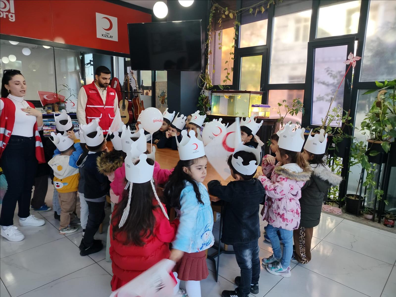 cizre-meslek-yuksekokulu-sosyal-hizmetler-programi-ogrencilerinden-kizilay-da-gonulluluk-faaliyeti