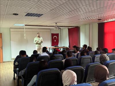 cizre-myo-da-ogrenciler-is-dunyasi-temsilcileriyle-bir-araya-geldi